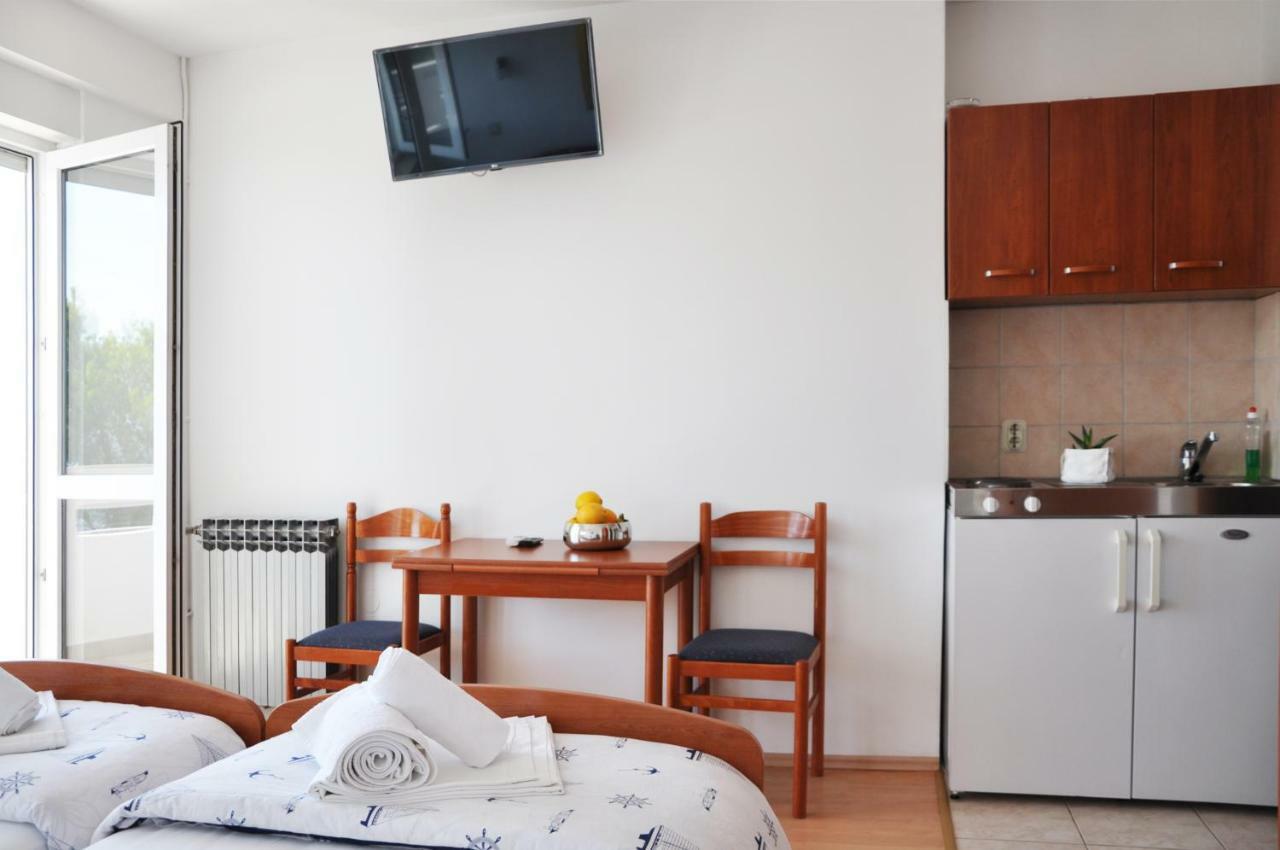 Sunrise Studio Apartments 3 لوكفا روجوزنيكا المظهر الخارجي الصورة